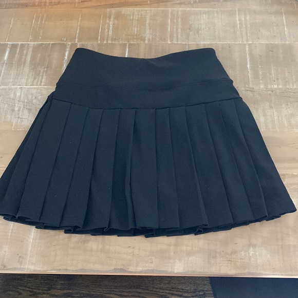 Forever21 Black Pleaded Skirt - Picture 2 of 9